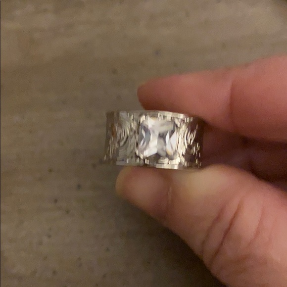 Silver ring - Picture 2 of 3